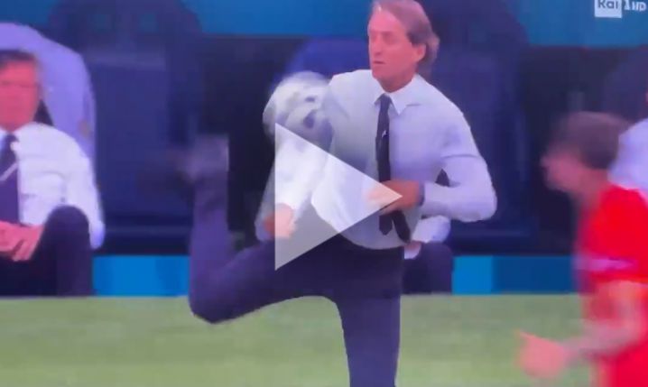 Tak trener reprezentacji Włoch przyjmuje piłkę... :D [VIDEO]